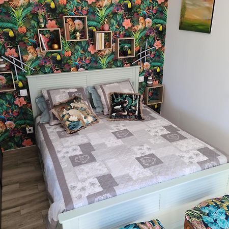 לינה וארוחת בוקר Saint-Laurent-la-Vernède Les Papillons D'Uzes מראה חיצוני תמונה