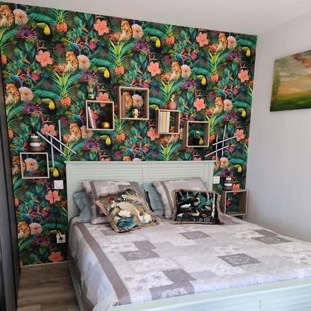 לינה וארוחת בוקר Saint-Laurent-la-Vernède Les Papillons D'Uzes מראה חיצוני תמונה