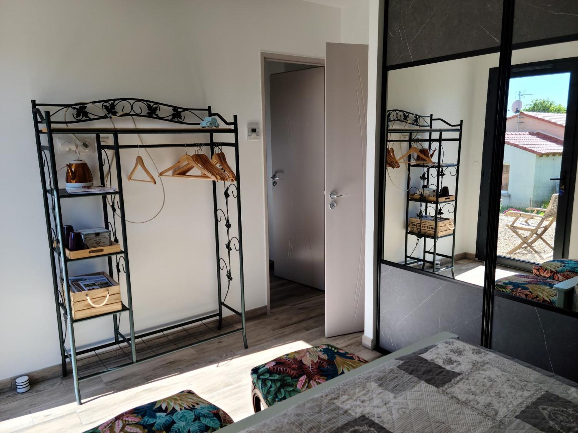 לינה וארוחת בוקר Saint-Laurent-la-Vernède Les Papillons D'Uzes מראה חיצוני תמונה